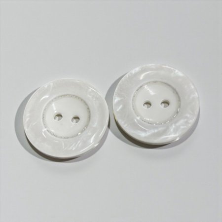 زر ملابس -ابيض