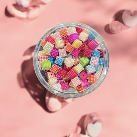 خرز مكعبات ملون