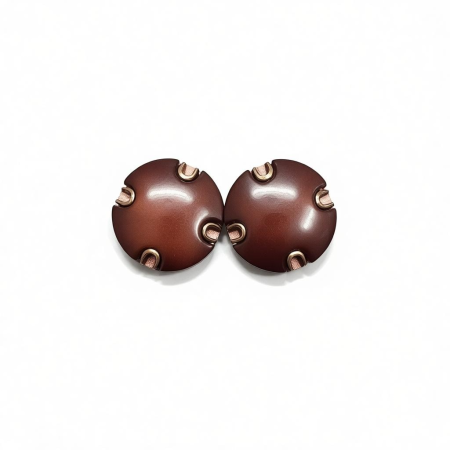 زر ملابس مع عنق-بني